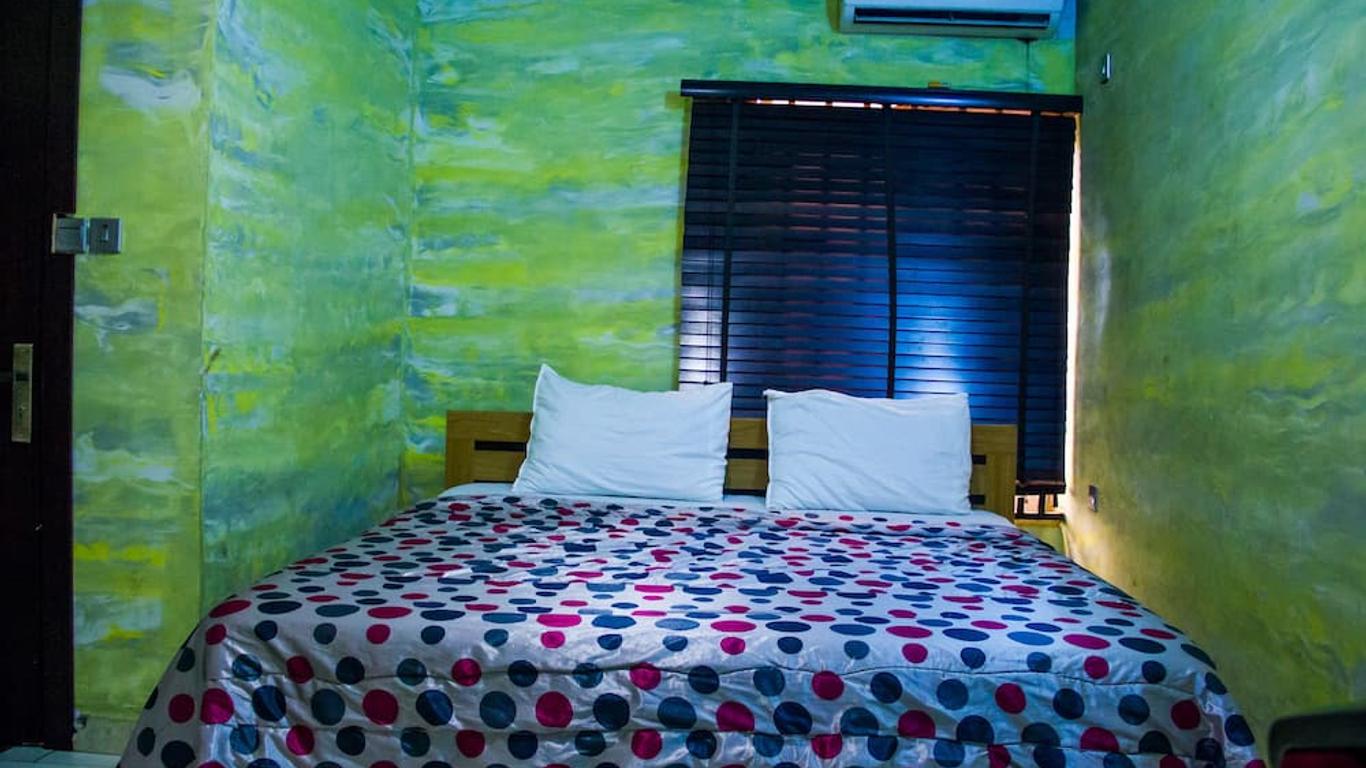 Glass House Suites Annex