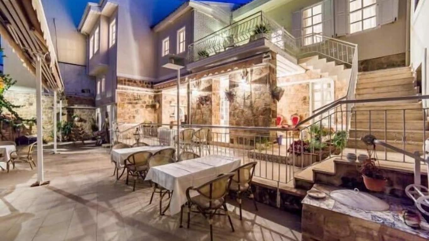 Lavin Suites Hotel