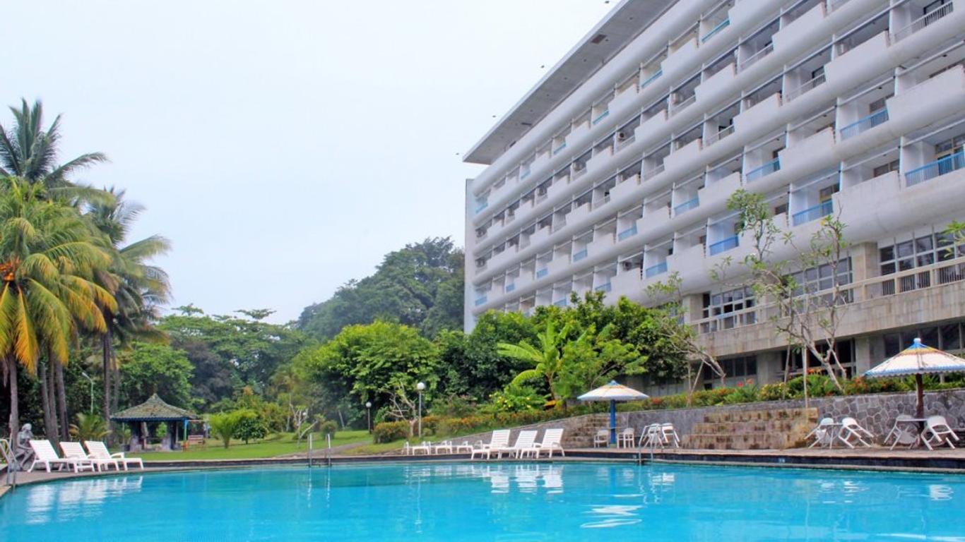 Grand Inna Samudra Beach