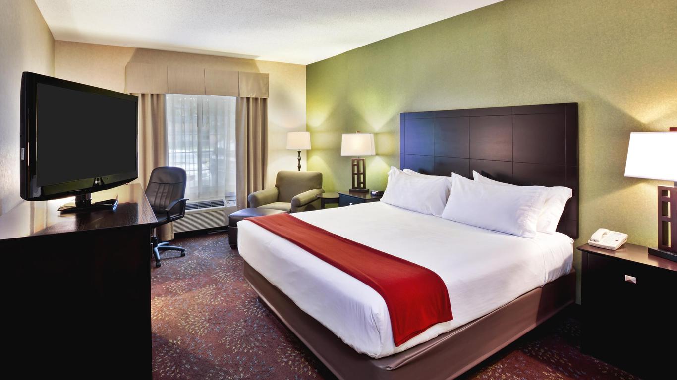 Holiday Inn Express & Suites Woodhaven