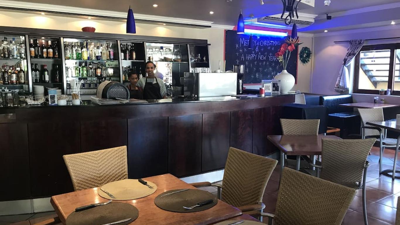 Vj's Guesthouse And Restaurant