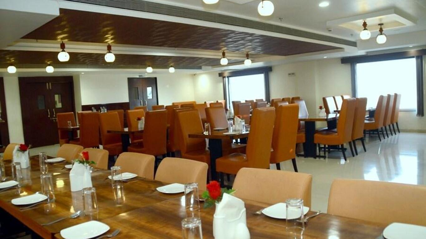 Hotel The Karan