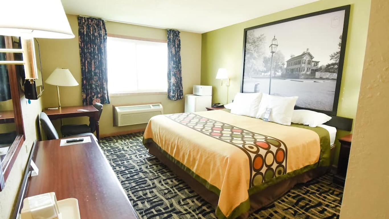 Super 8 By Wyndham Mclean/Bloomington Sw