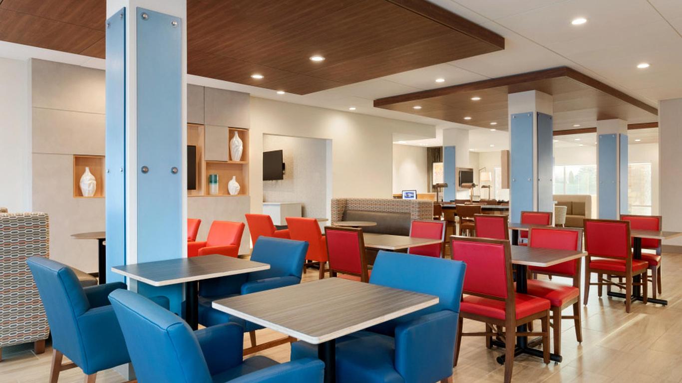 Holiday Inn Express & Suites Cincinnati Ne - Redbank Road