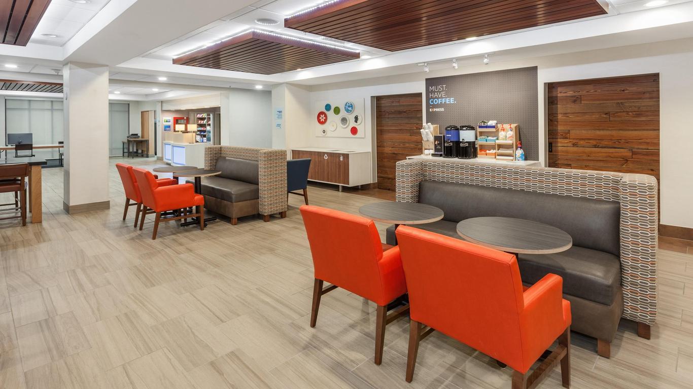 Holiday Inn Express & Suites Providence-Woonsocket
