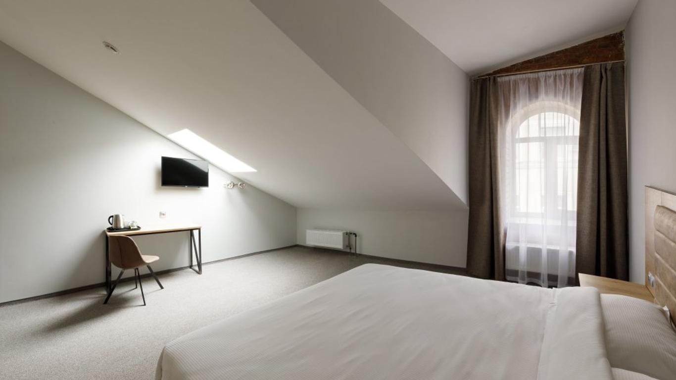 Custos Hotel Petrovsky