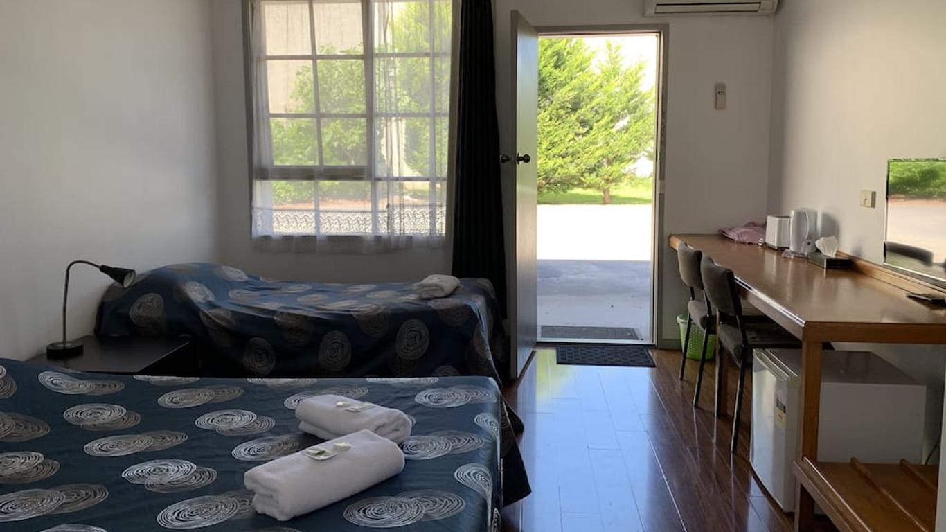Beaconsfield Lodge Motel