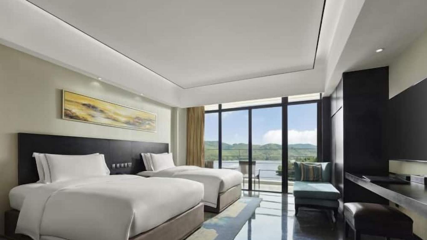 Hentique Resort And Spa Hotel