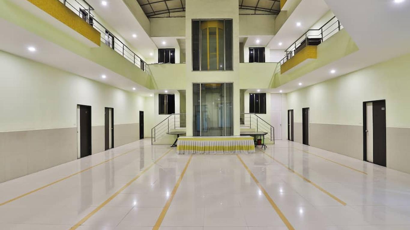 OYO 2494 Hotel Shree Plaza