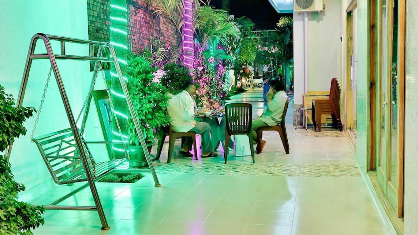 Halona Hotel