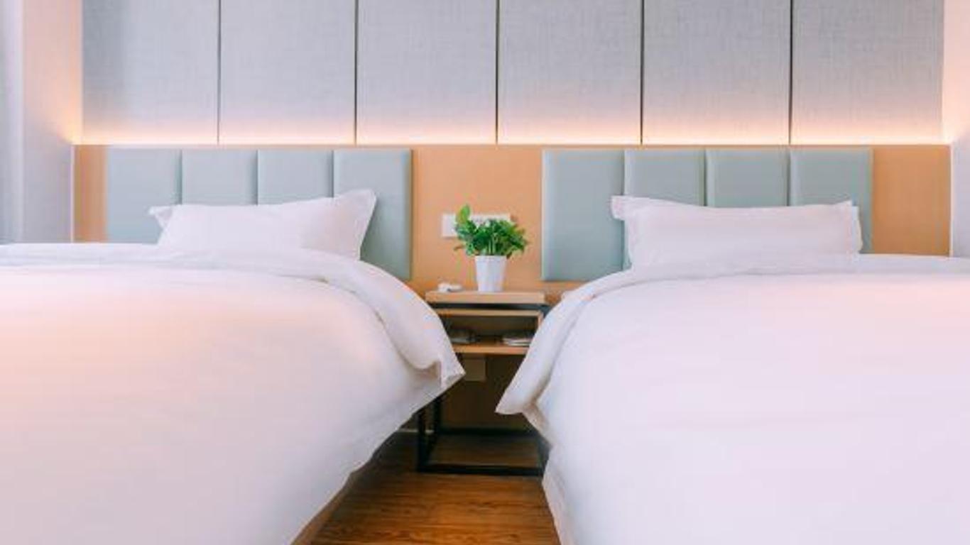 Qingmu Hotel (Nanjing Railway Station Central Gate)