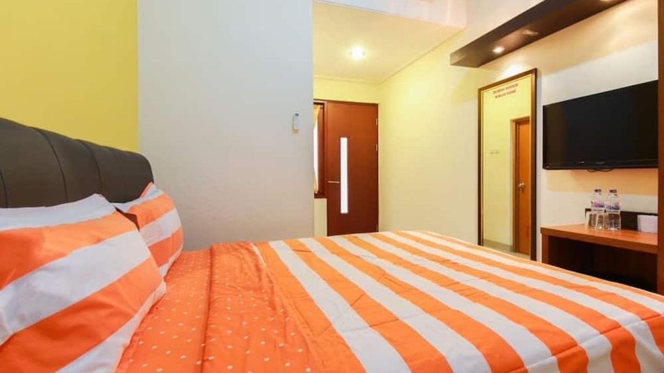 RedDoorz Syariah Plus near Cirebon Super Block Mall 2