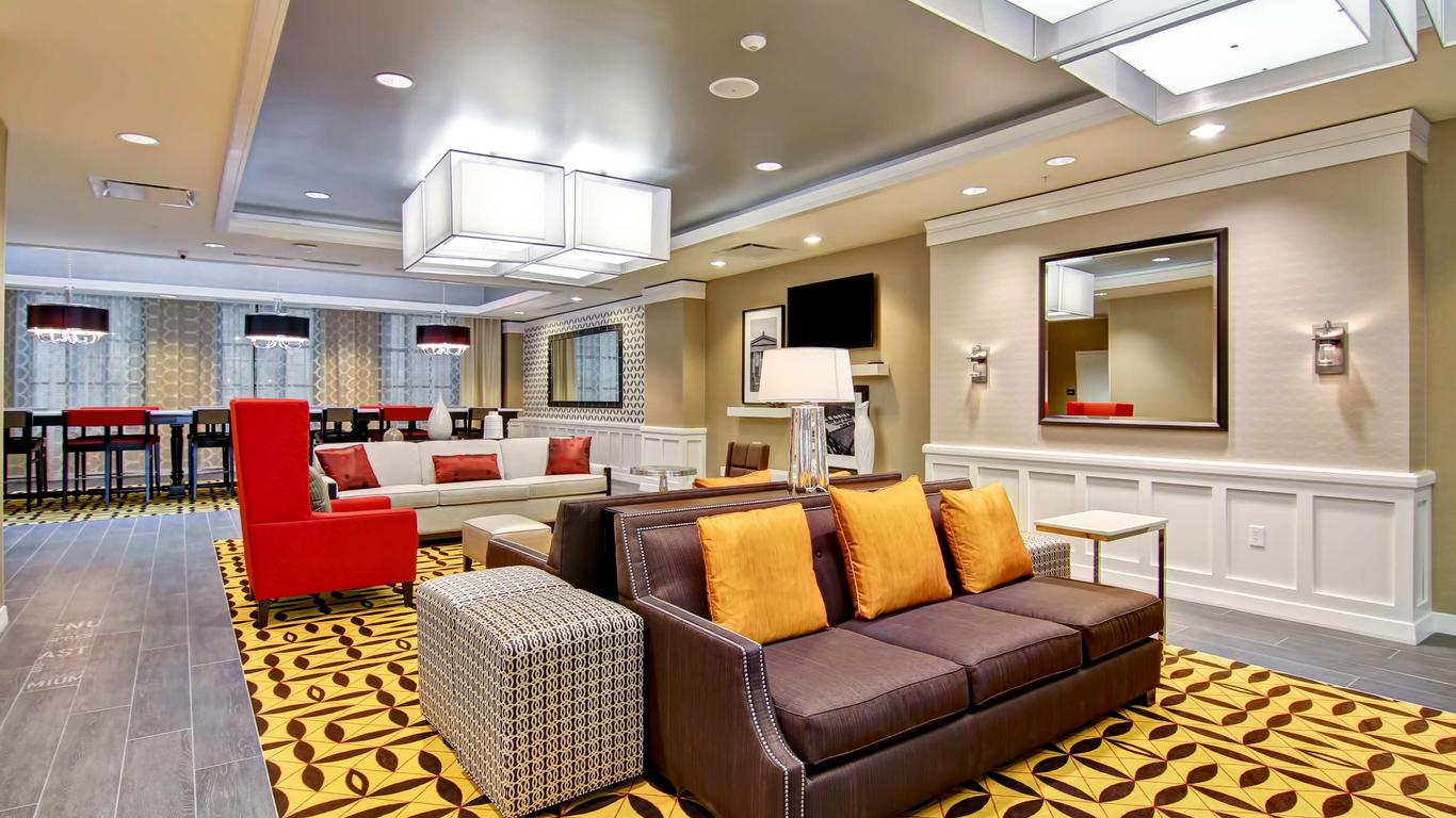 Hampton Inn and Suites Cincinnati - Downtown