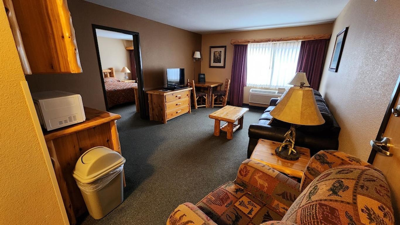 Pine Peaks Lodge and Suites