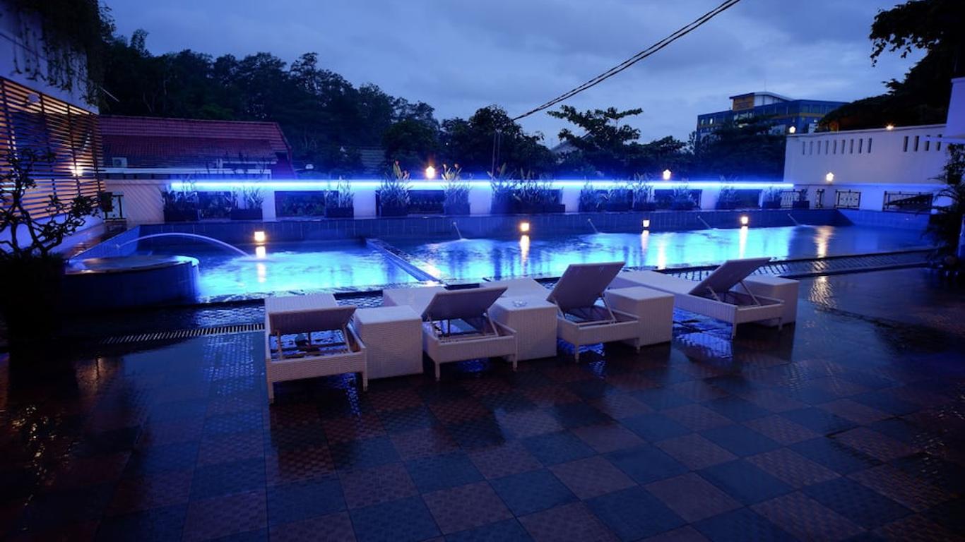 Front One Resort Yogyakarta