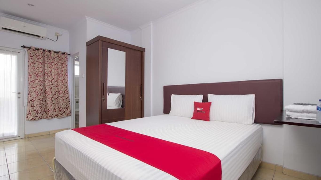 RedDoorz near Siloam Karawaci 2