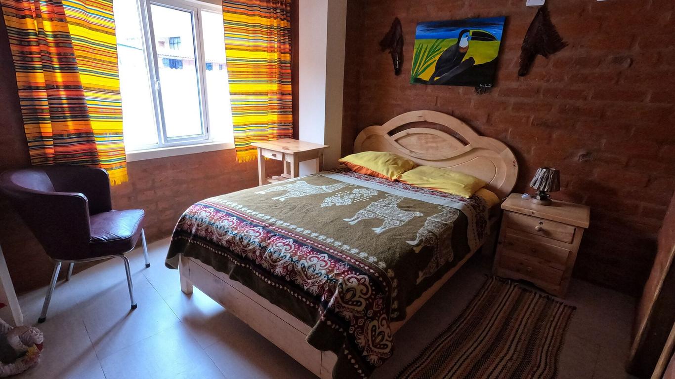 Hostal La Casa Amarilla City