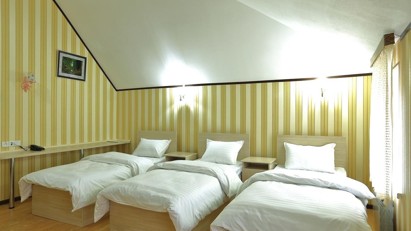 Hotel Seven Seasons