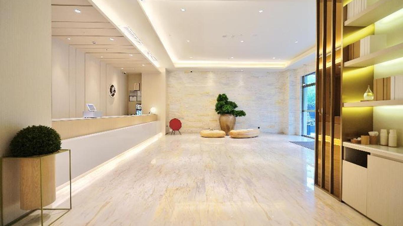Ji Hotel Shanghai Hongqiao Yan'an Xi Road