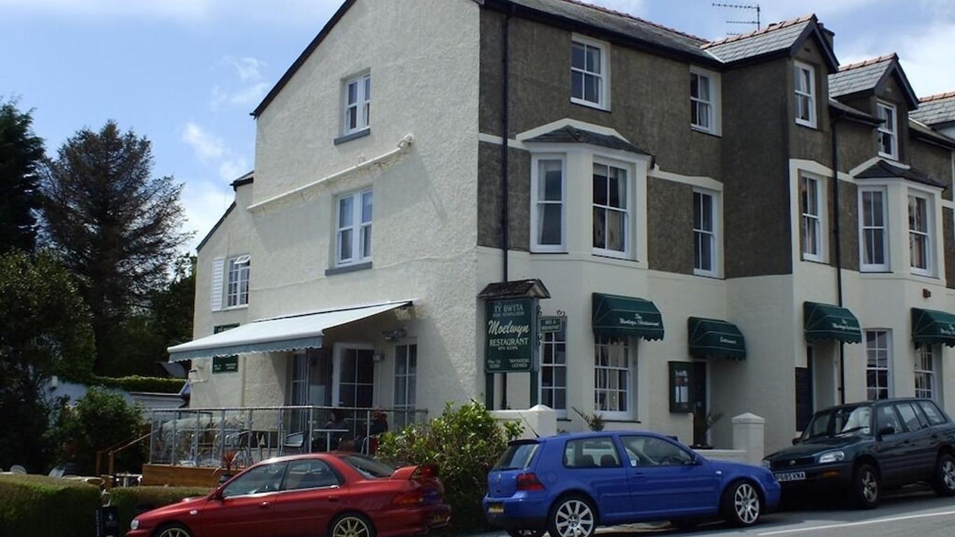 The Moelwyn Hotel & Restaurant