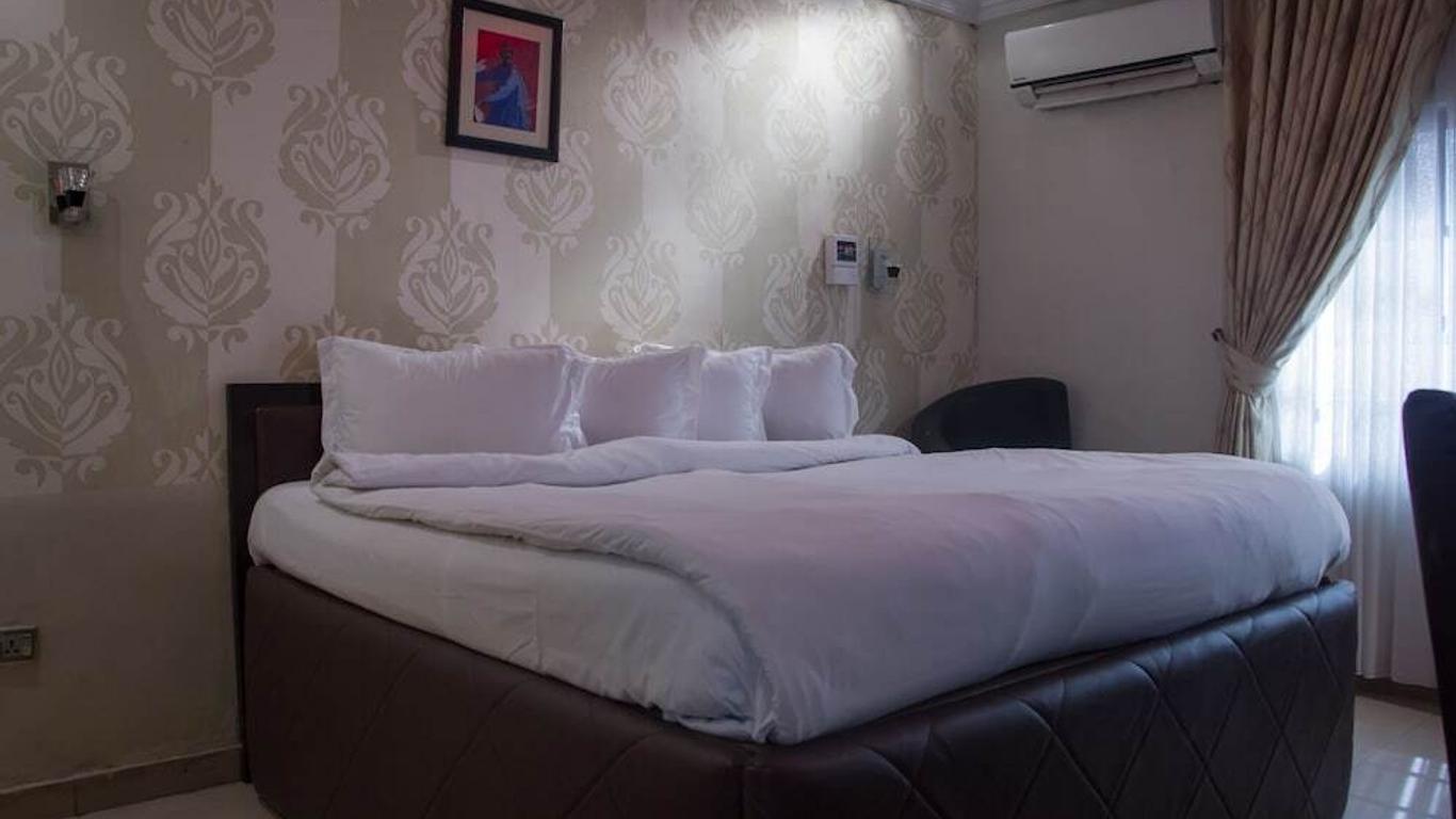 Dv8 Hotel
