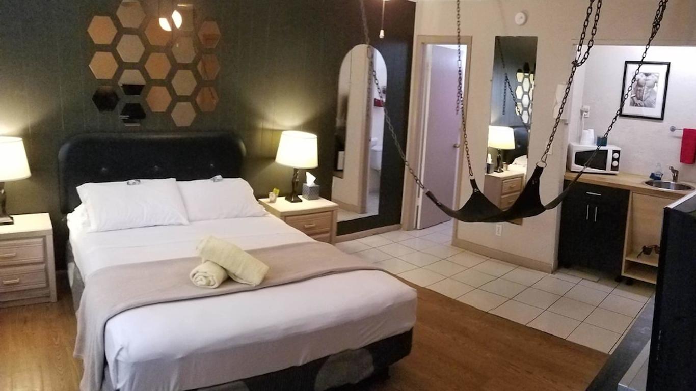 Inn Leather Guest House-Gay Male Only