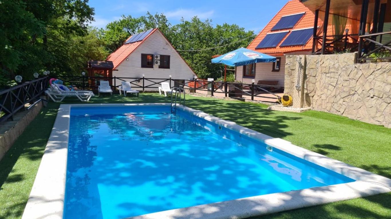 Oranzhevoye Solntse Family Hotel