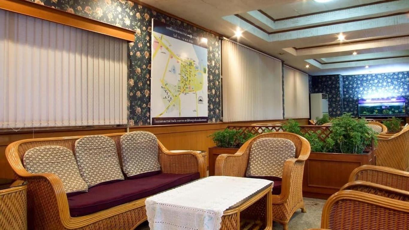 Sakol Grand Palace Hotel