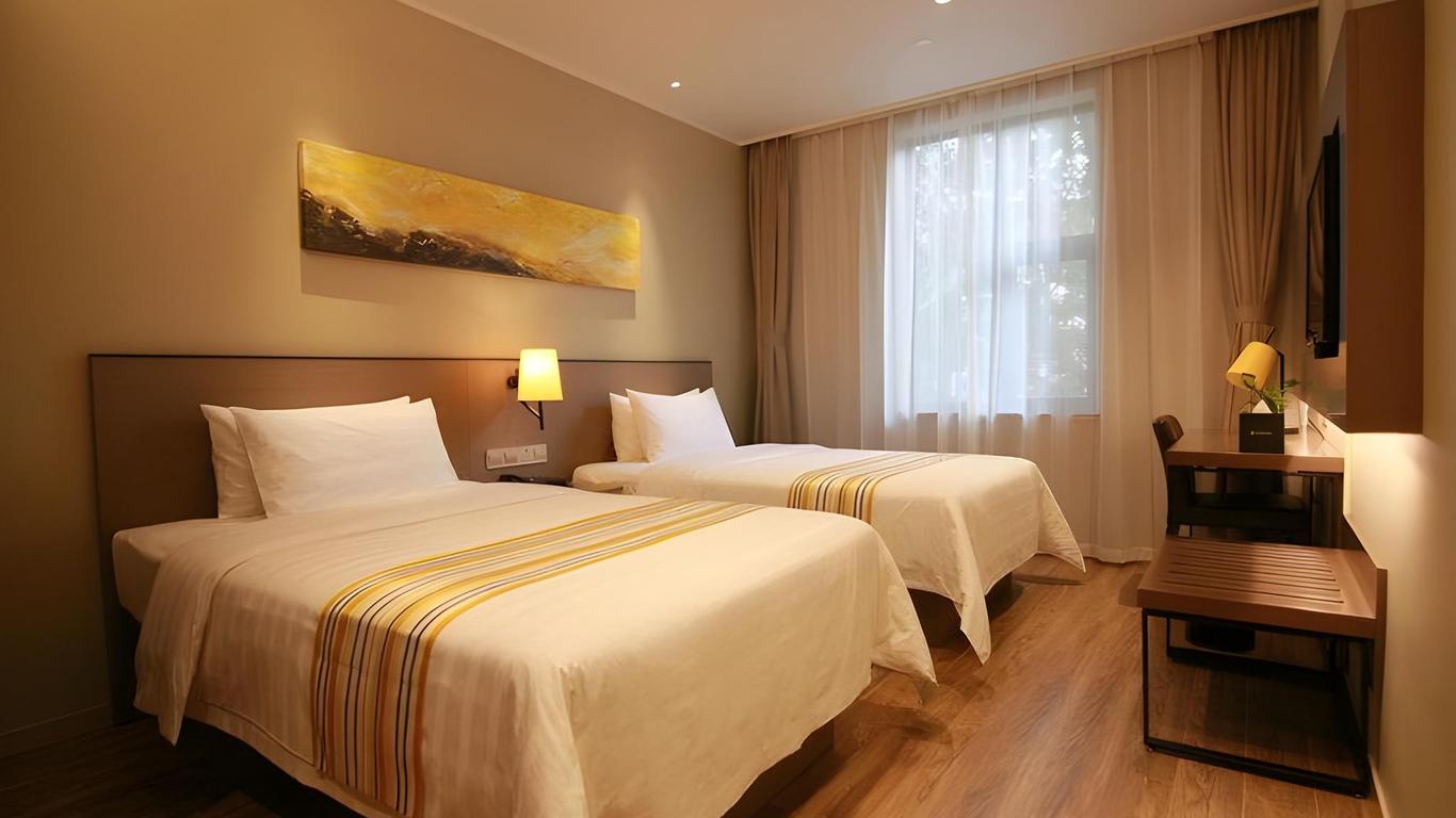 Home Inn Plus Beijing Sanlitun Tuanjiehu Metro Station
