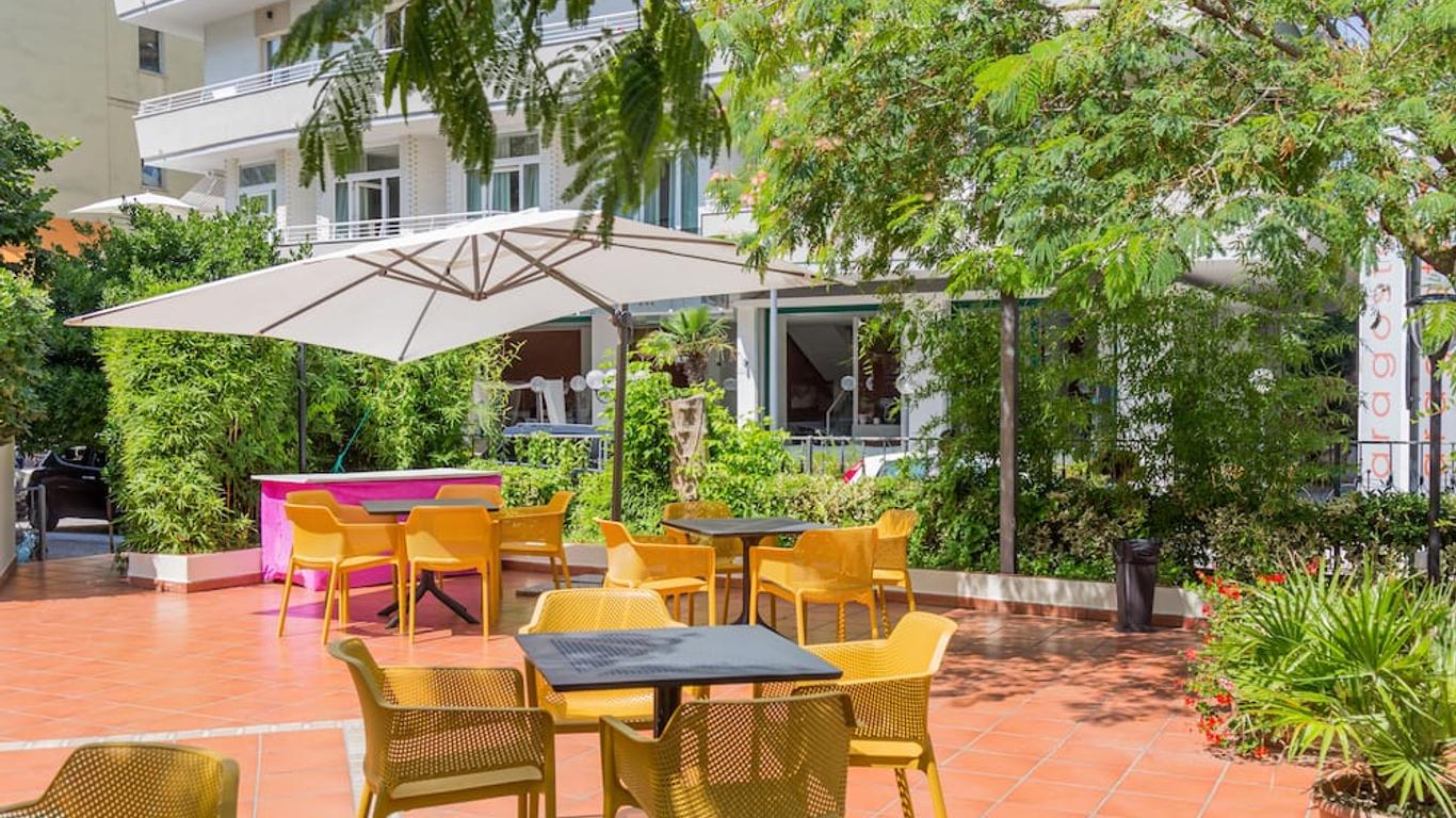 Hotel Plaza con piscina