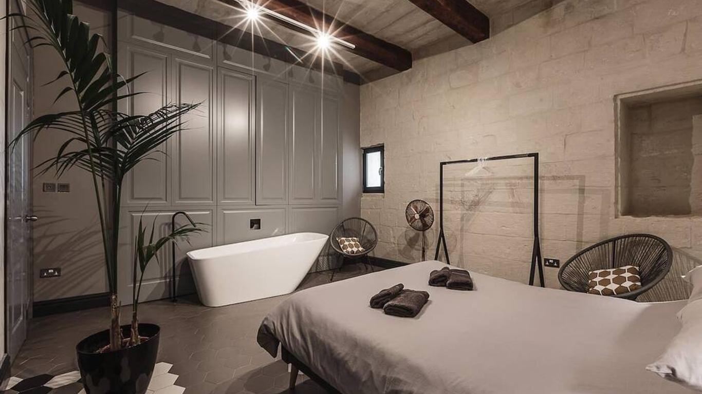 Rabat L.O. Mdina-Designer House The Bedroom-Tub