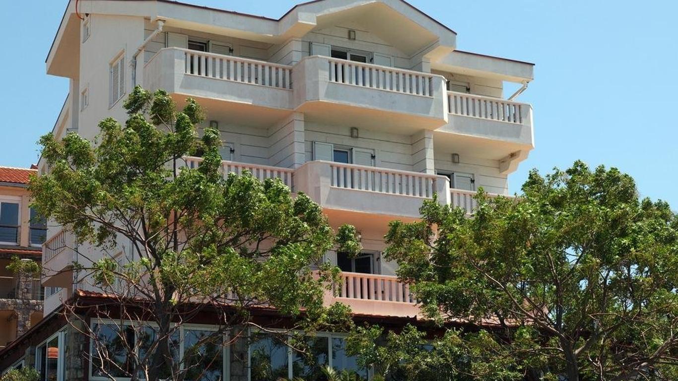 Hotel R