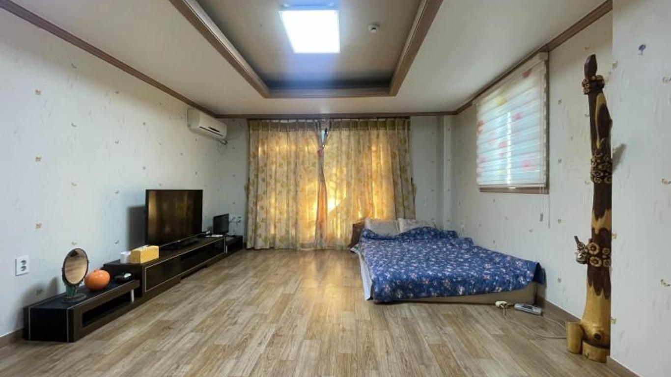 Gangneung Sol and Cassia Pension