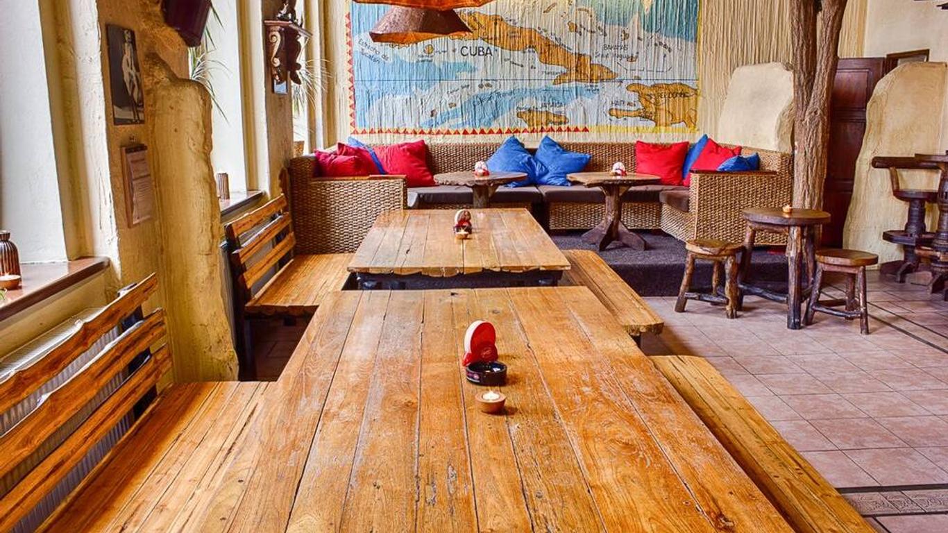 Cuba Bar & Hostel