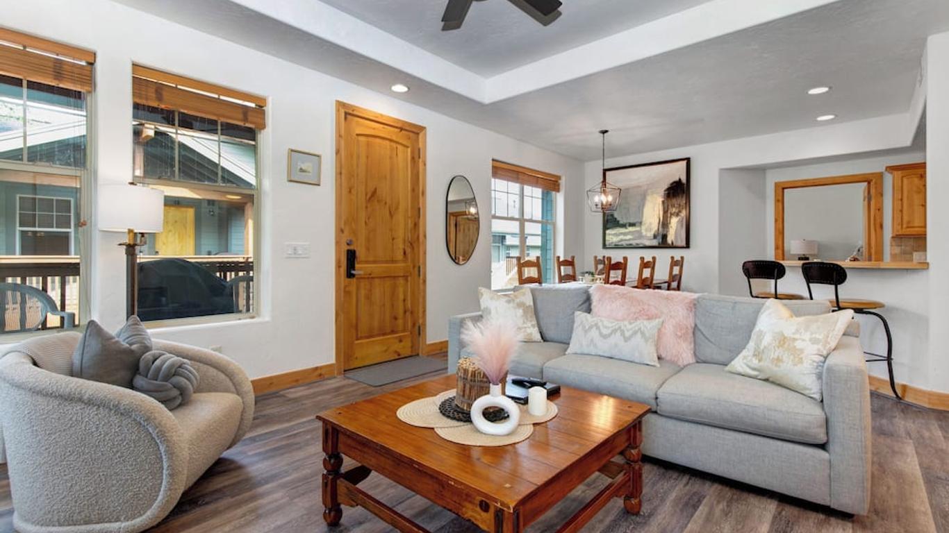Fox Pointe at Redstone by Lespri Management