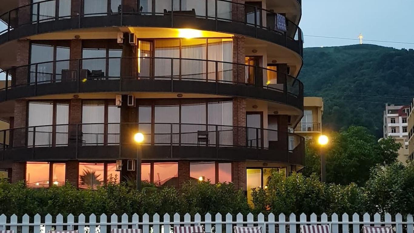 Mgzavrebi Gonio Aparthotel