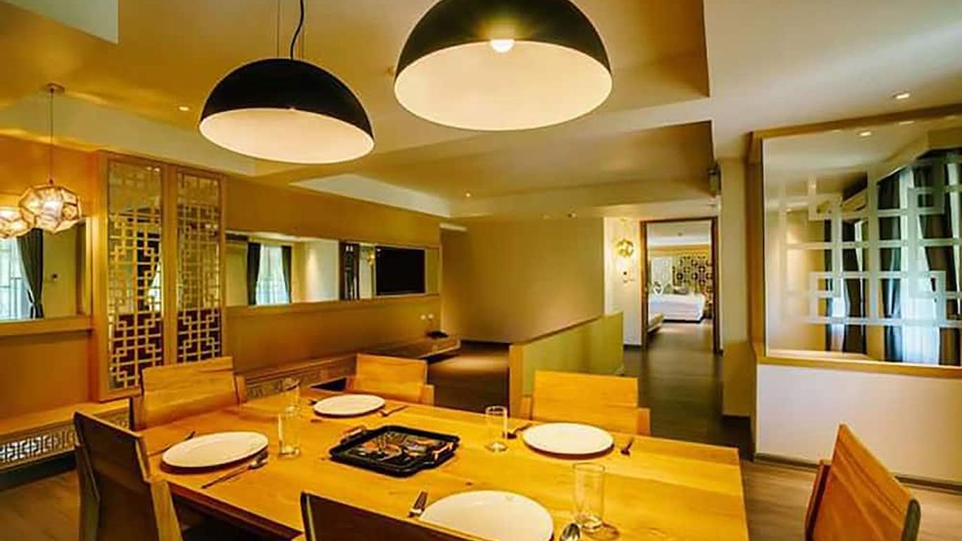 Moon Dragon Hotel