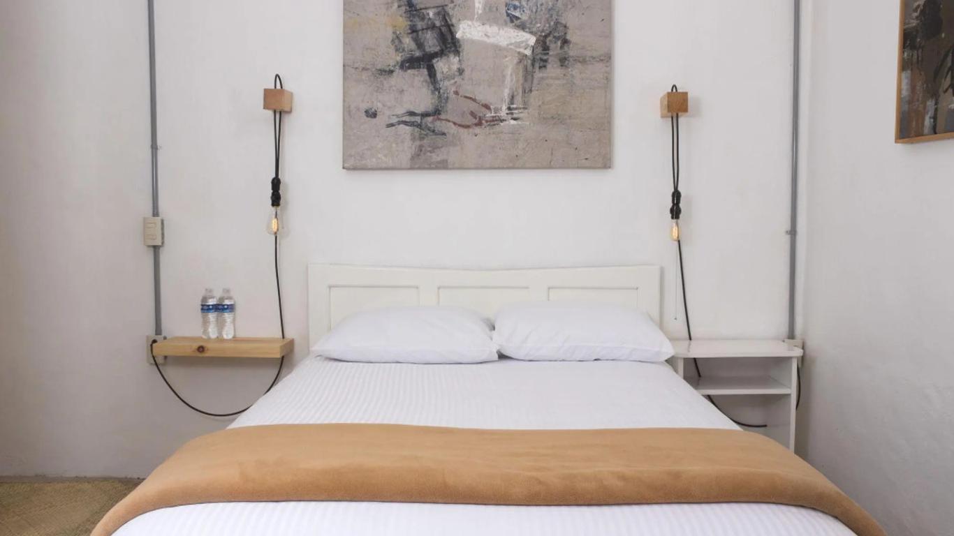 La Tozi Hotel
