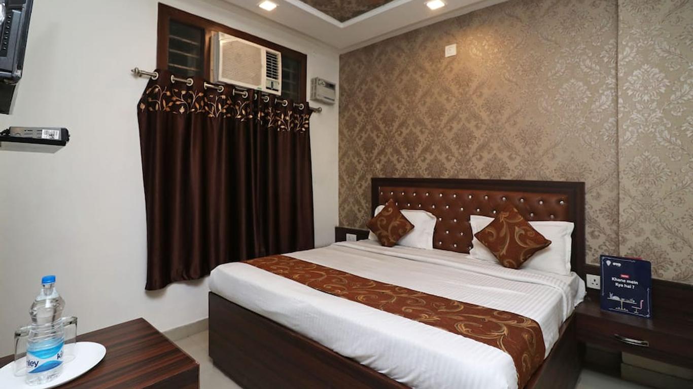OYO 11648 Cp Residency