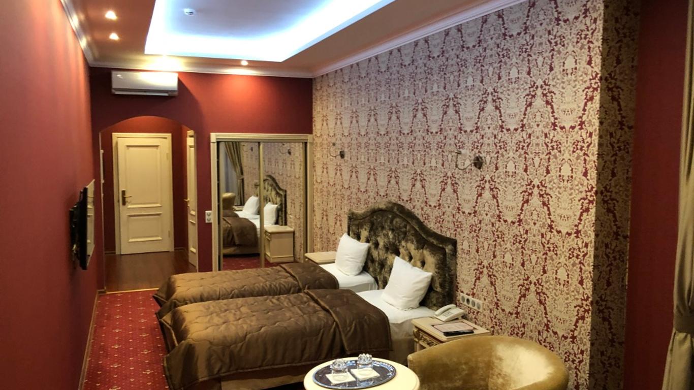 Avshar Hotel