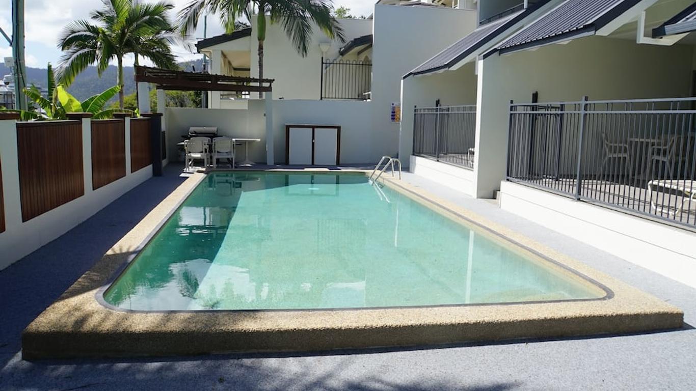 Airlie Seaview Apartments