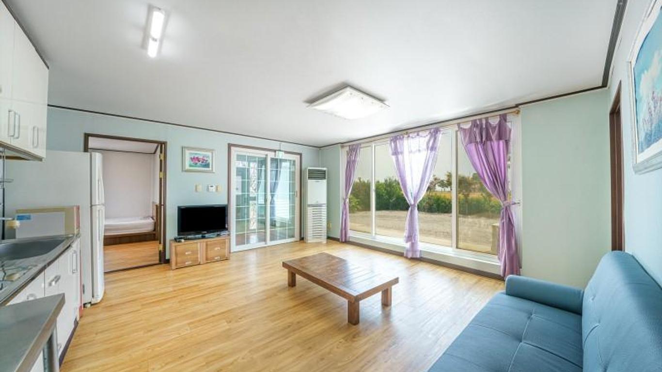 Seosan Nammun Tobang Pension (private house, group, sunset spot, near the marina)
