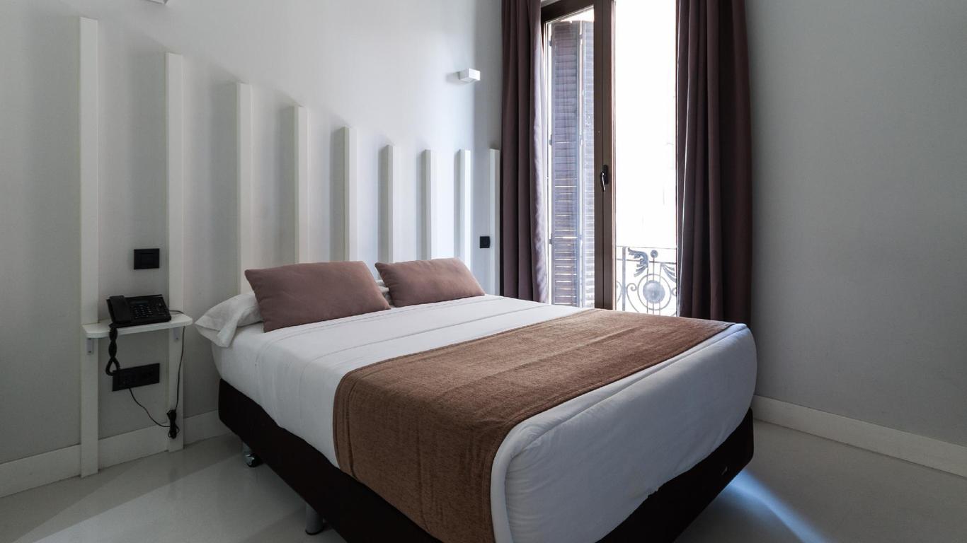 Hostal Gran Via 44
