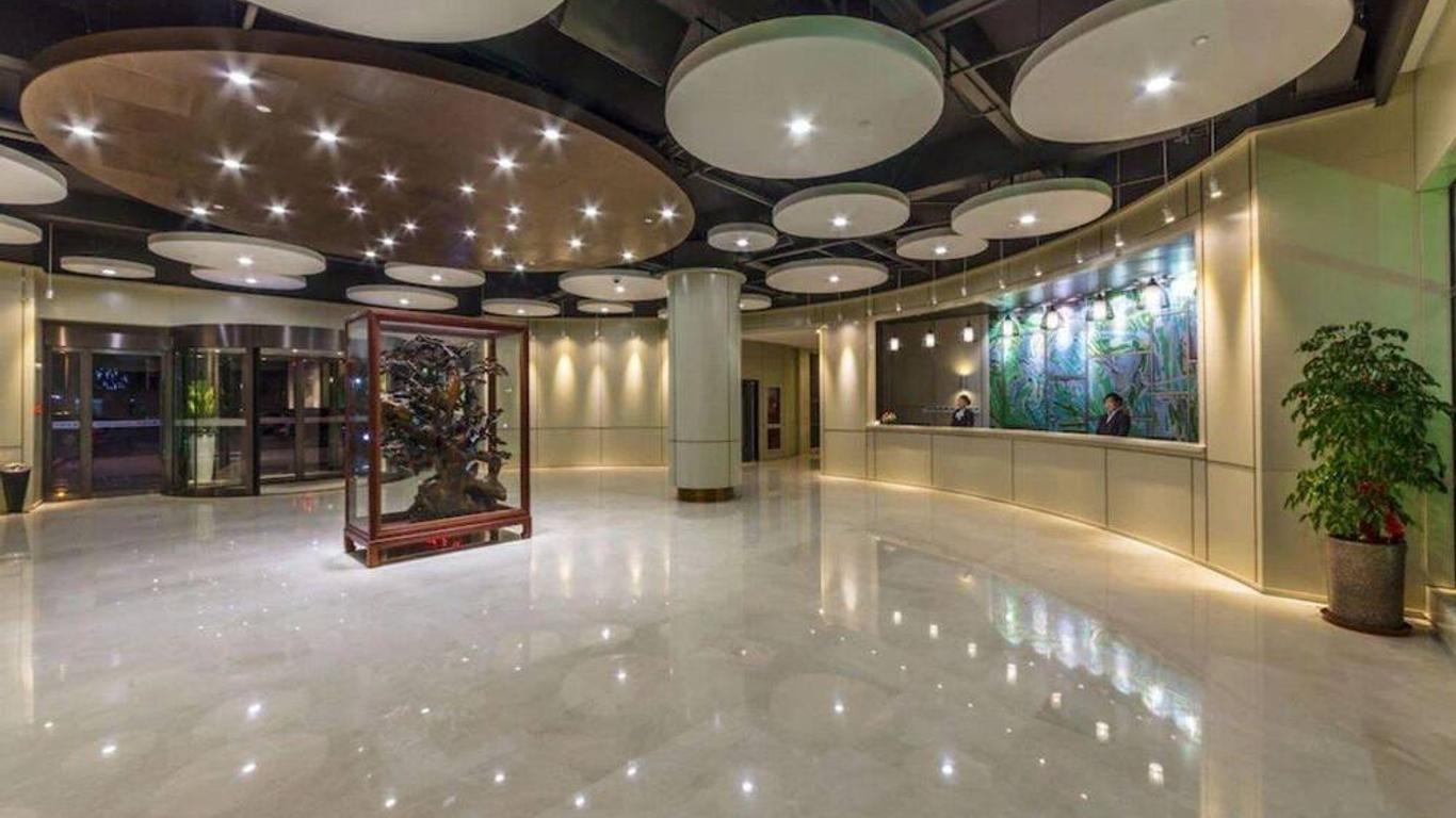 Linzhen Hotel