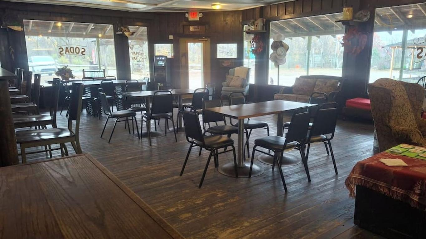 Rustic Western Themed Hotel with amazing ameneties! Host your gathering with us