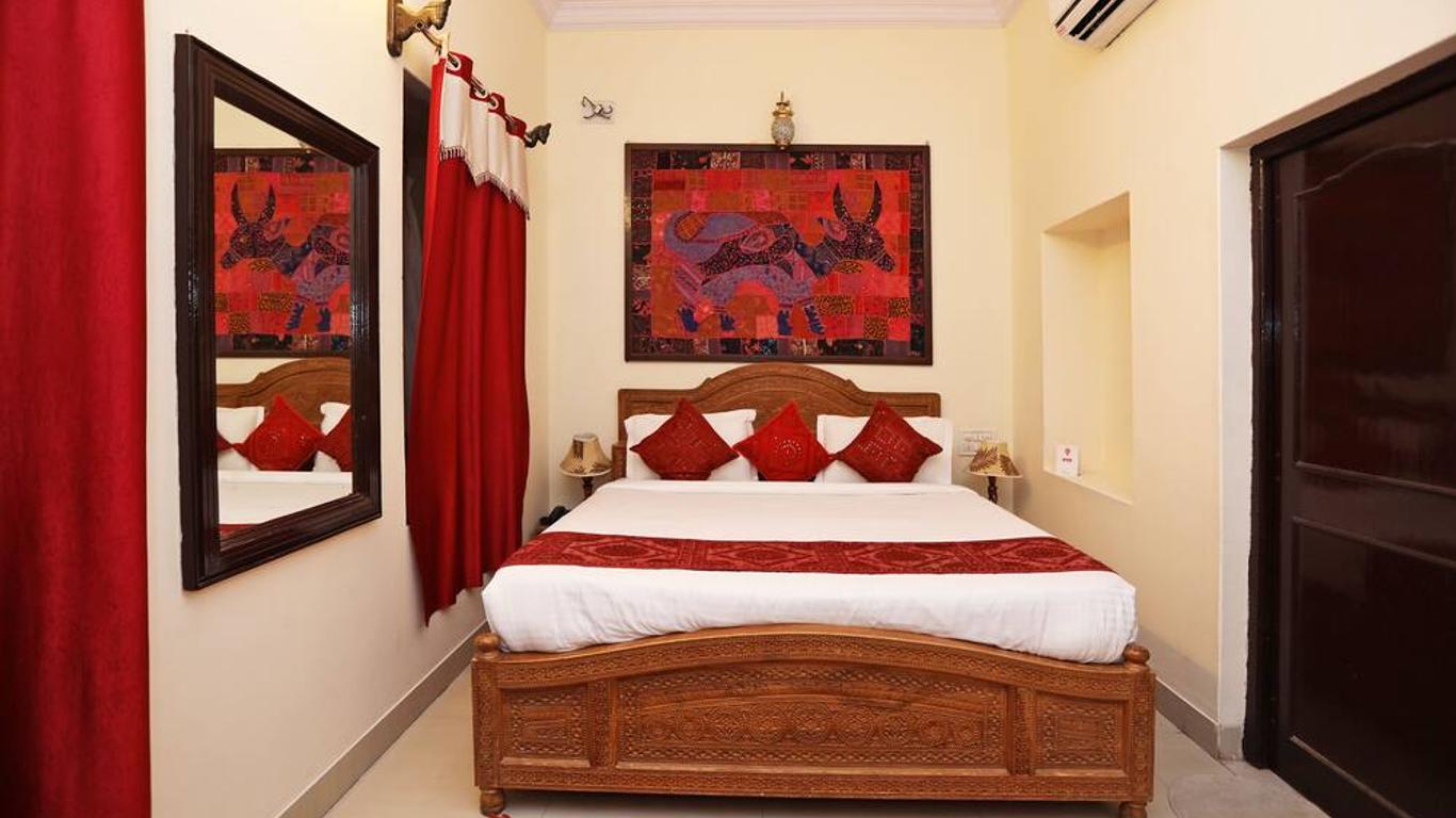 OYO 7485 Hotel Apollo