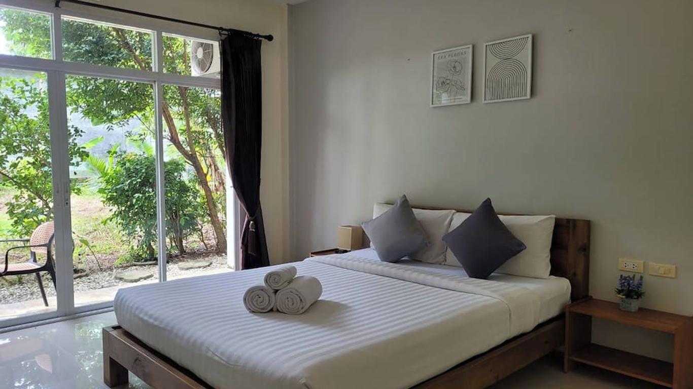 Snooze Inn Phuket - Free Shuttle to Bang Rong Pier