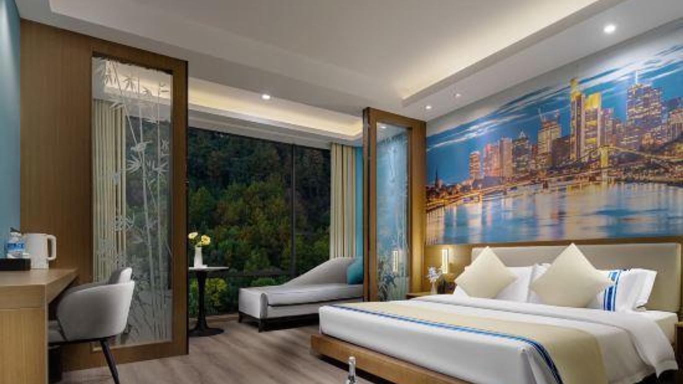 Four Seasons Youth Hotel (Museum)