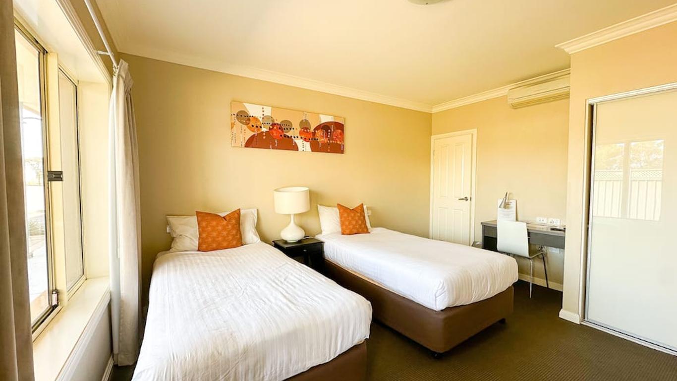 Sundowner Motel Hotel