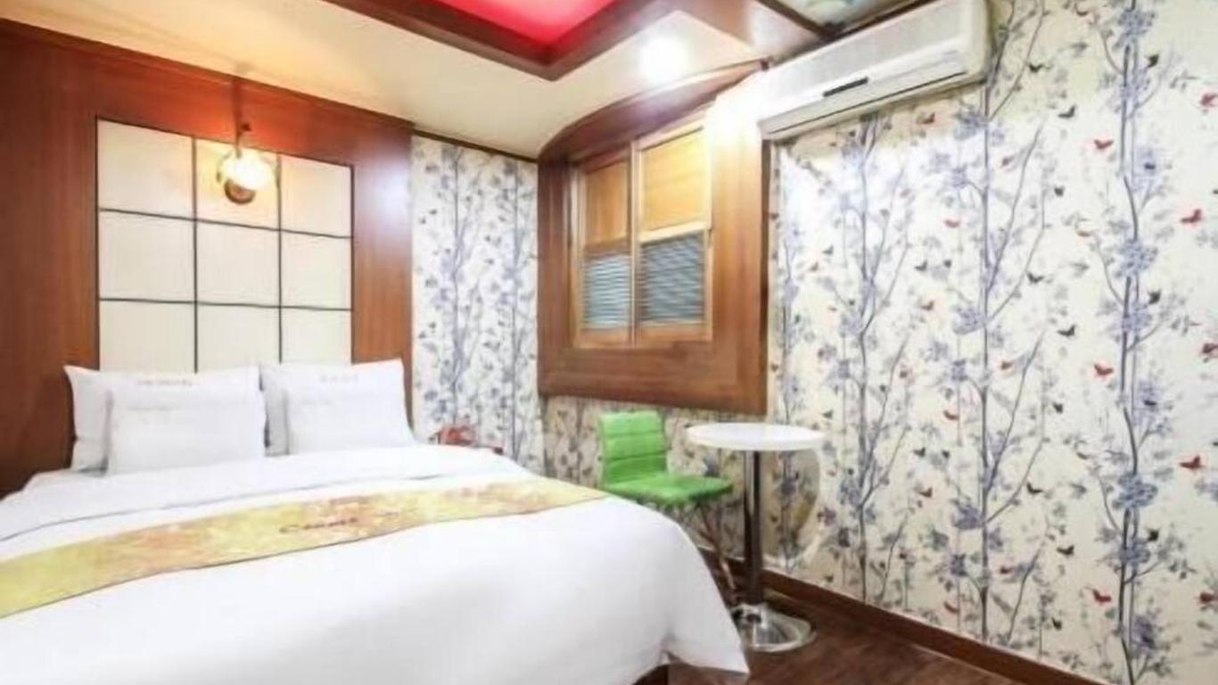 Couple Motel